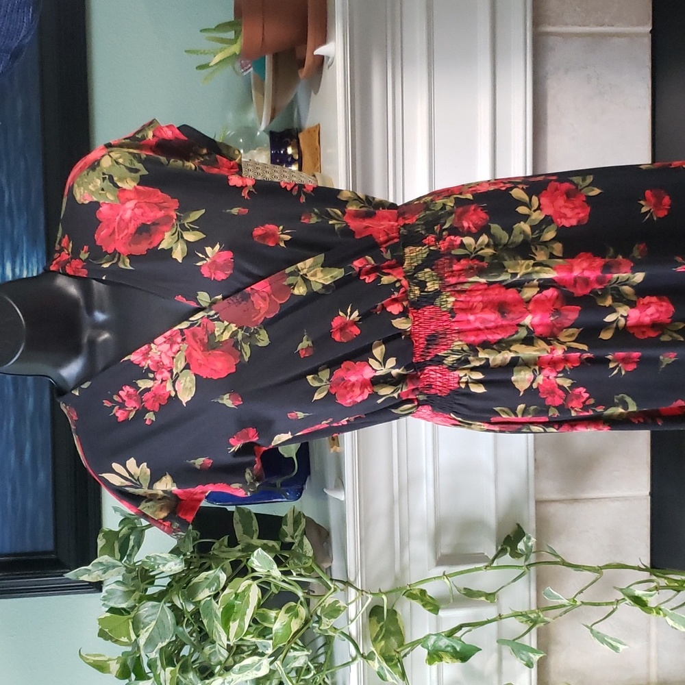 💥4/$20 Modbod Full Length Floral Dress. Size Small.